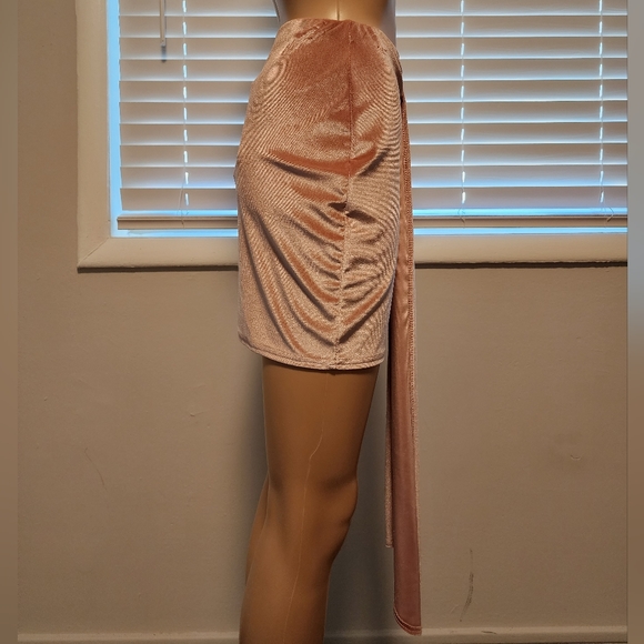 Pink velvet Pretty Little Things mini skirt - Picture 2 of 3